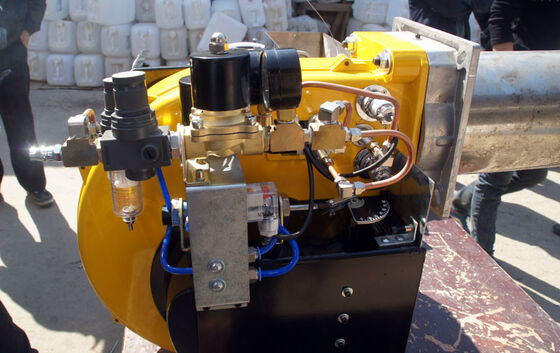 900000 Kcal Recycled Oil Burner 70-80 l / h Three Flame Stage Easy Maintenance